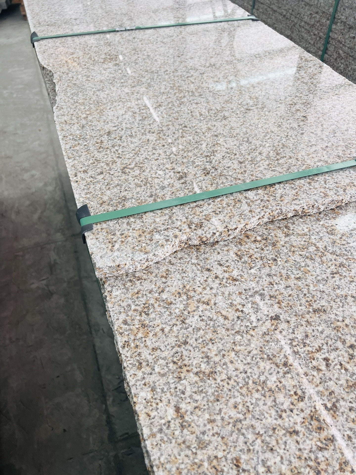 600×600黃銹石荔枝面廠家生產(chǎn)與價格詳情